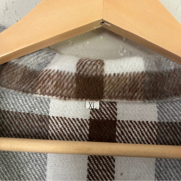 NWOT Plaid Gray and Brown Women's Jacket Shacket Button Down Sweater Casual XL - Picture 3 of 8